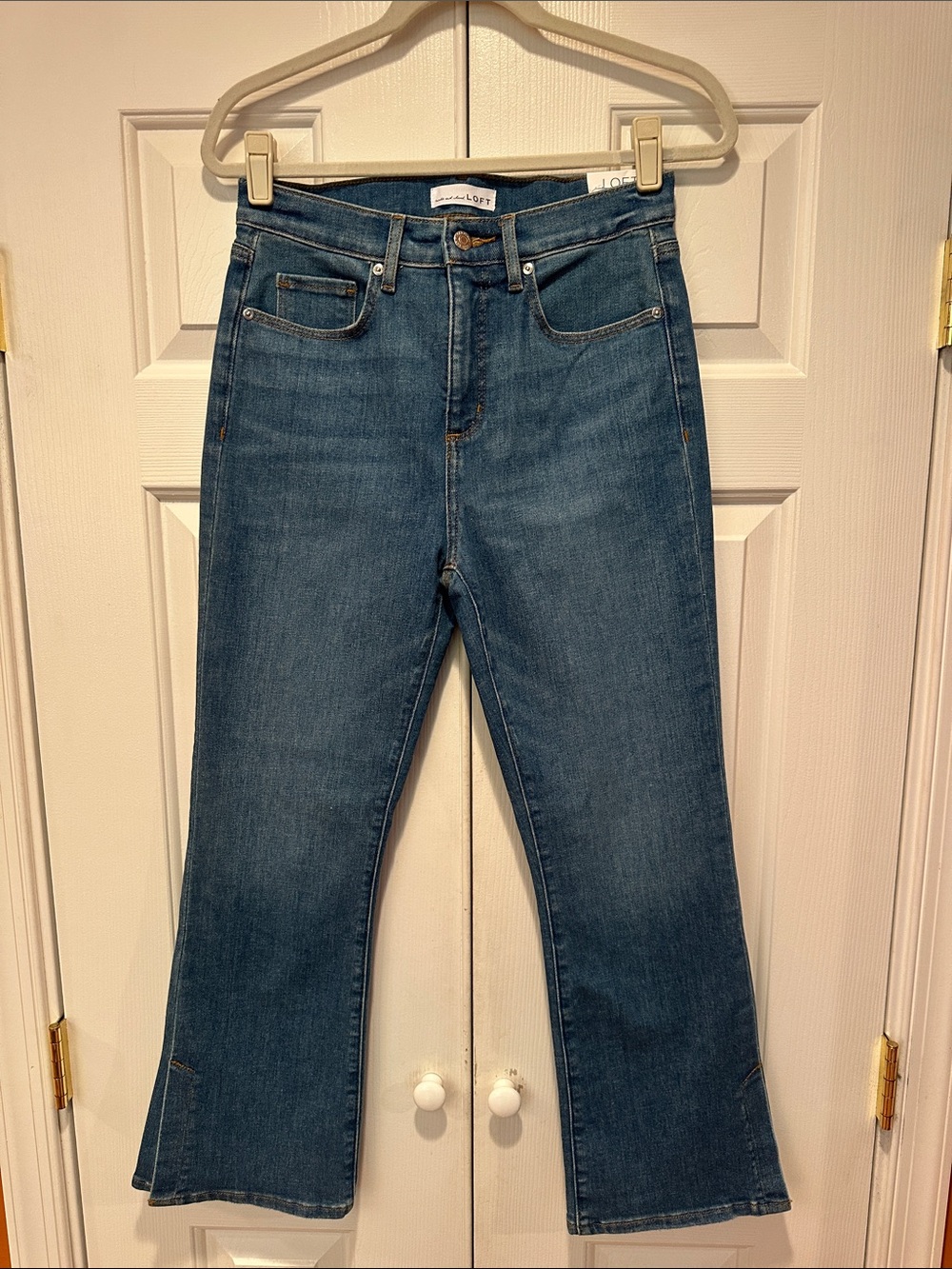 LOFT Kick Crop High Rise Mid-Blue Vent Flare Jeans size 27/4 + Free Socks